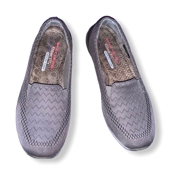 Skechers relaxed fit willow slip on shoes - Picture 3 of 5